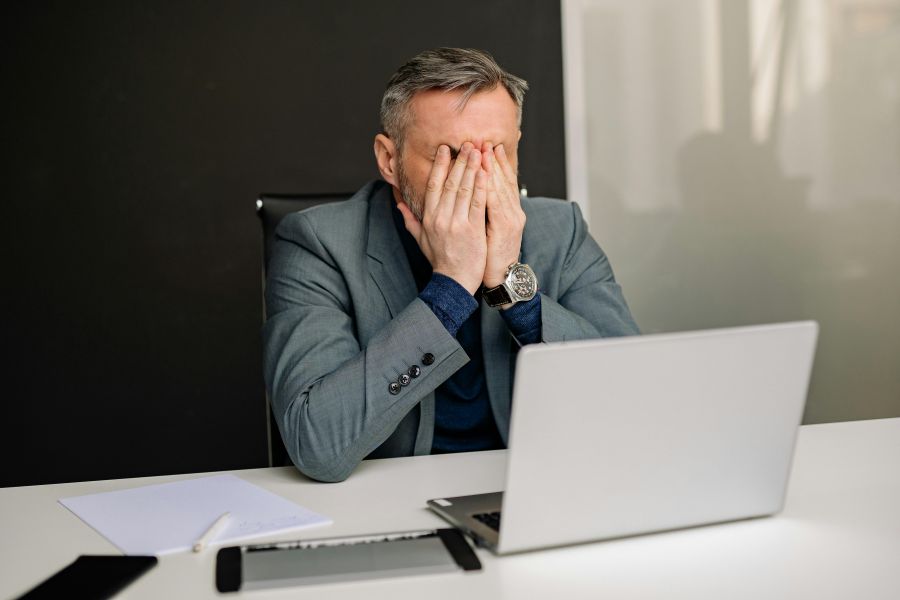 Stop met website-geknutsel: waarom ZZP'ers een professionele website nodig hebben